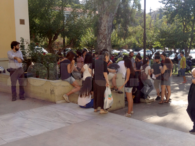 Συμπαραστέκονται στους συλληφθέντες αντιφασίστες